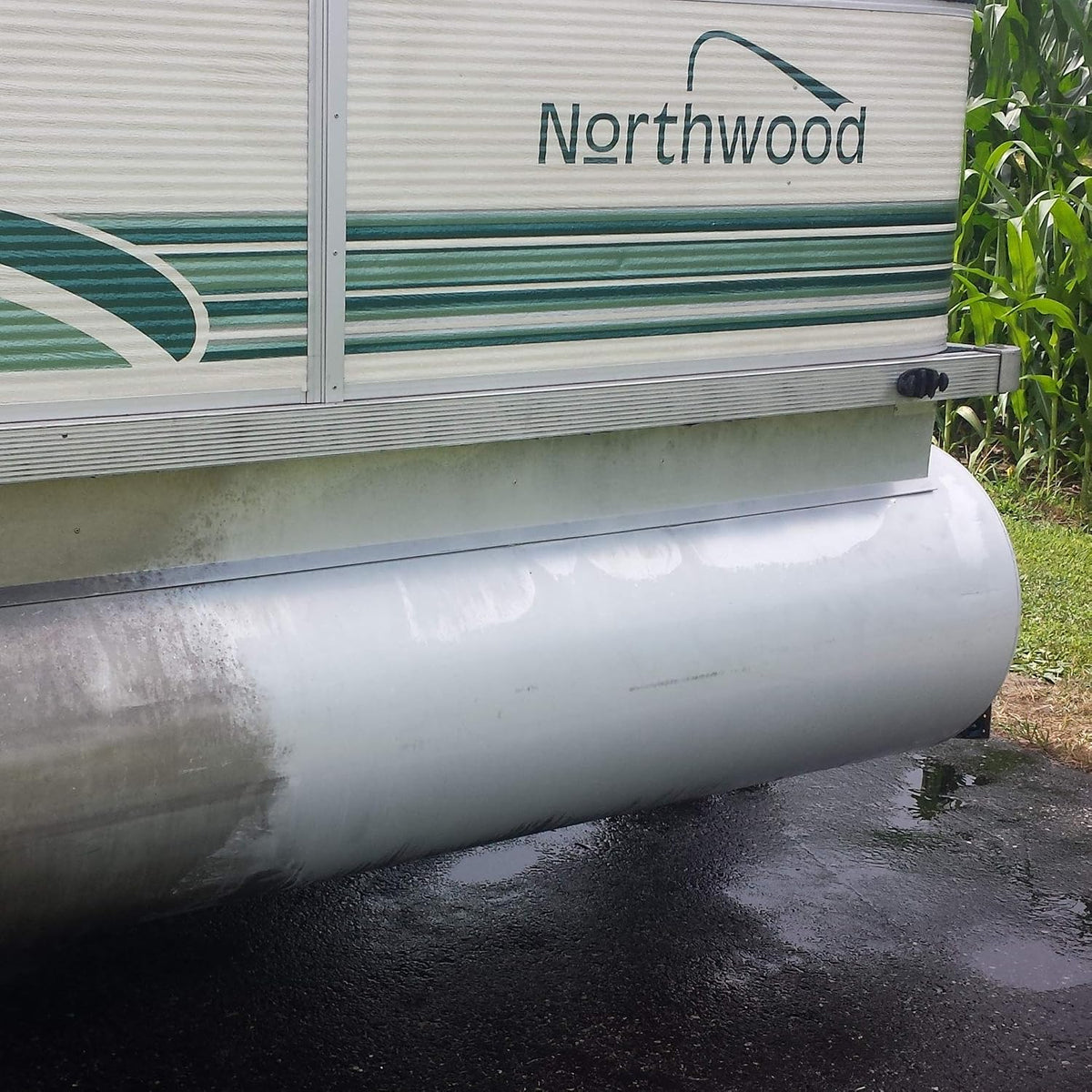 87764 Ultimate Aluminum Cleaner & Restorer - Safely Clean Pontoon Boats, Jon Boats & Canoes, 64 Oz.
